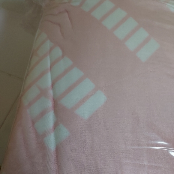 COPY - RARE VS PINK Large Fleece Blanket Throw - Picture 2 of 3